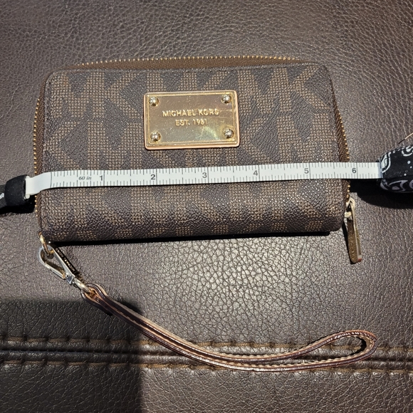 Michael Kors wallet - Picture 3 of 6